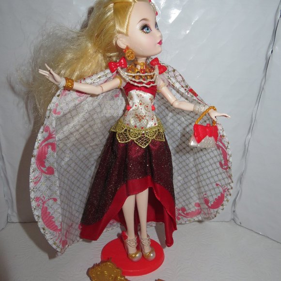 Ever After High Legacy Day Apple White Doll, Daughter Of Snow White